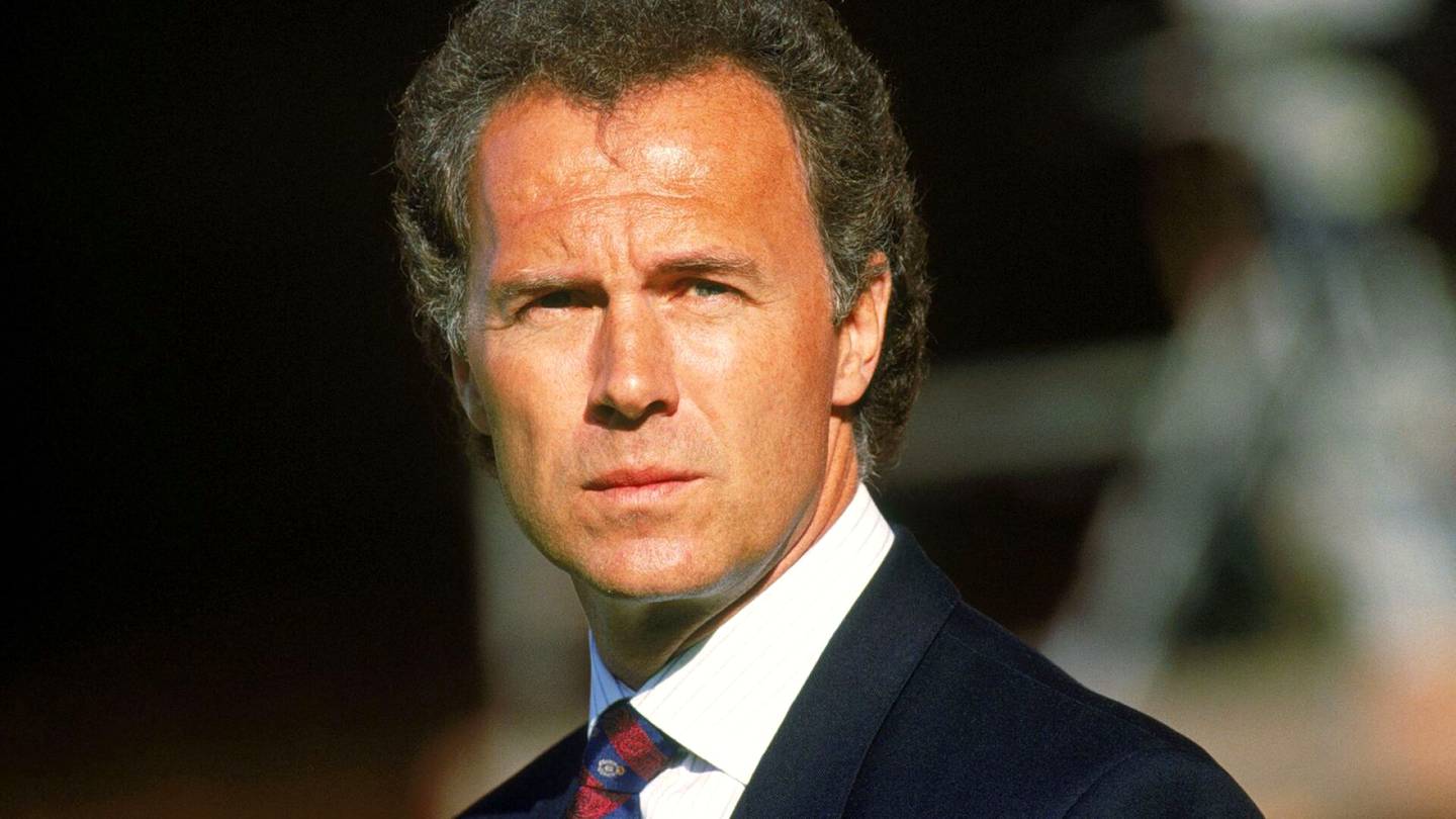 Jalkapallo | Keisari johti saksalaismarssia synkistä varjojen vuosista valoon – näin Franz Beckenbauerista tuli jalkapallohistorian kuuluisin libero