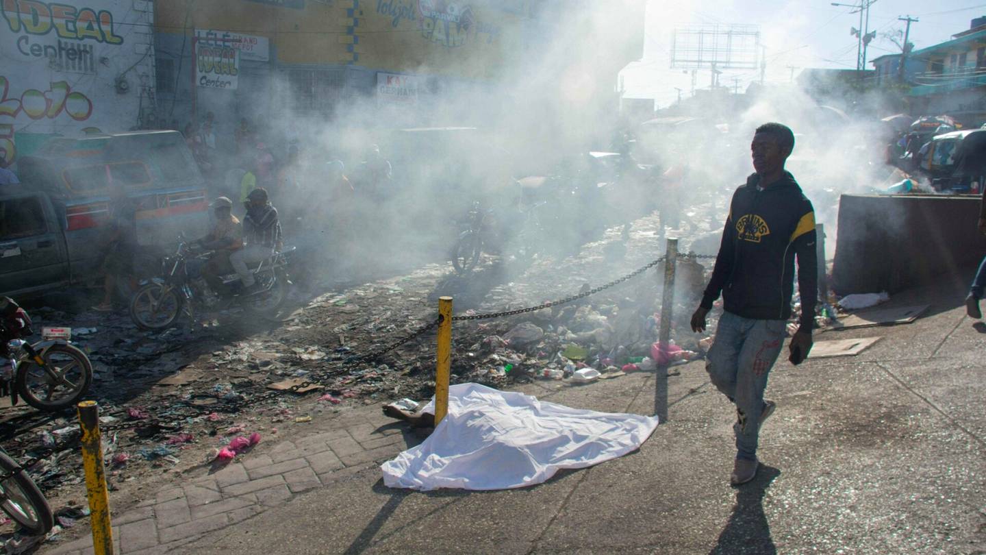 Haiti | Ainakin 14 ihmisen ruumiit löytyivät vauraalta esi­kaupunki­alueelta pää­kaupungissa