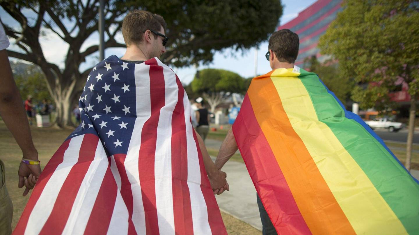 Yhdysvallat | Senaatti hyväksyi lain samaa sukupuolta olevien avioliitto-oikeuden turvaamiseksi