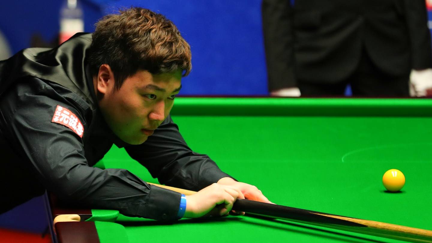 Snooker | Video näyttää snooker­pelaajan rehtiyden huippu­turnauksen välierässä: Yan Bingtao tunnusti huomaamattoman virheensä, vaikka oli jo voittamassa ottelua