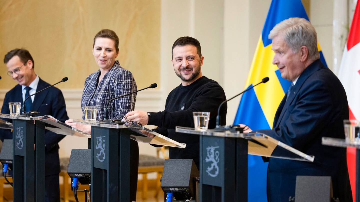 Yhteenveto | Näin Zelenskyin historiallinen vierailu Helsingissä eteni: Pohjois­­maat vastasivat varoen Nato-toiveisiin