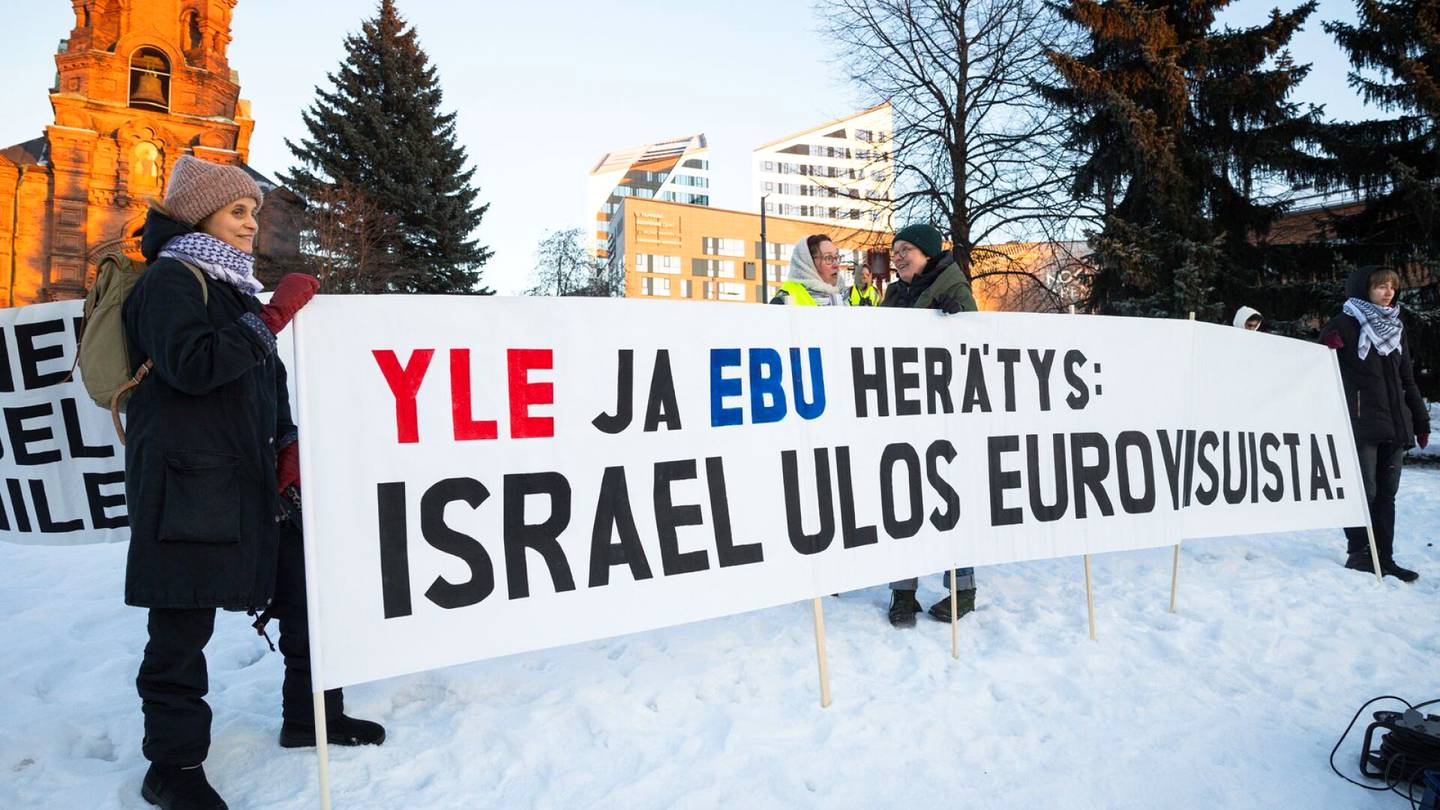 UMK | Kolmisensataa ihmistä osoitti mieltään Tampereella – vaatimuksena Israel ulos Euro­viisuista