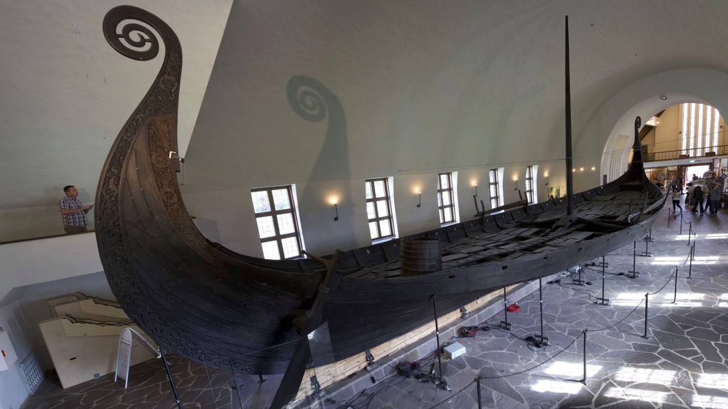 Norja | Hautakummusta paljastui suuri viikinki­laiva