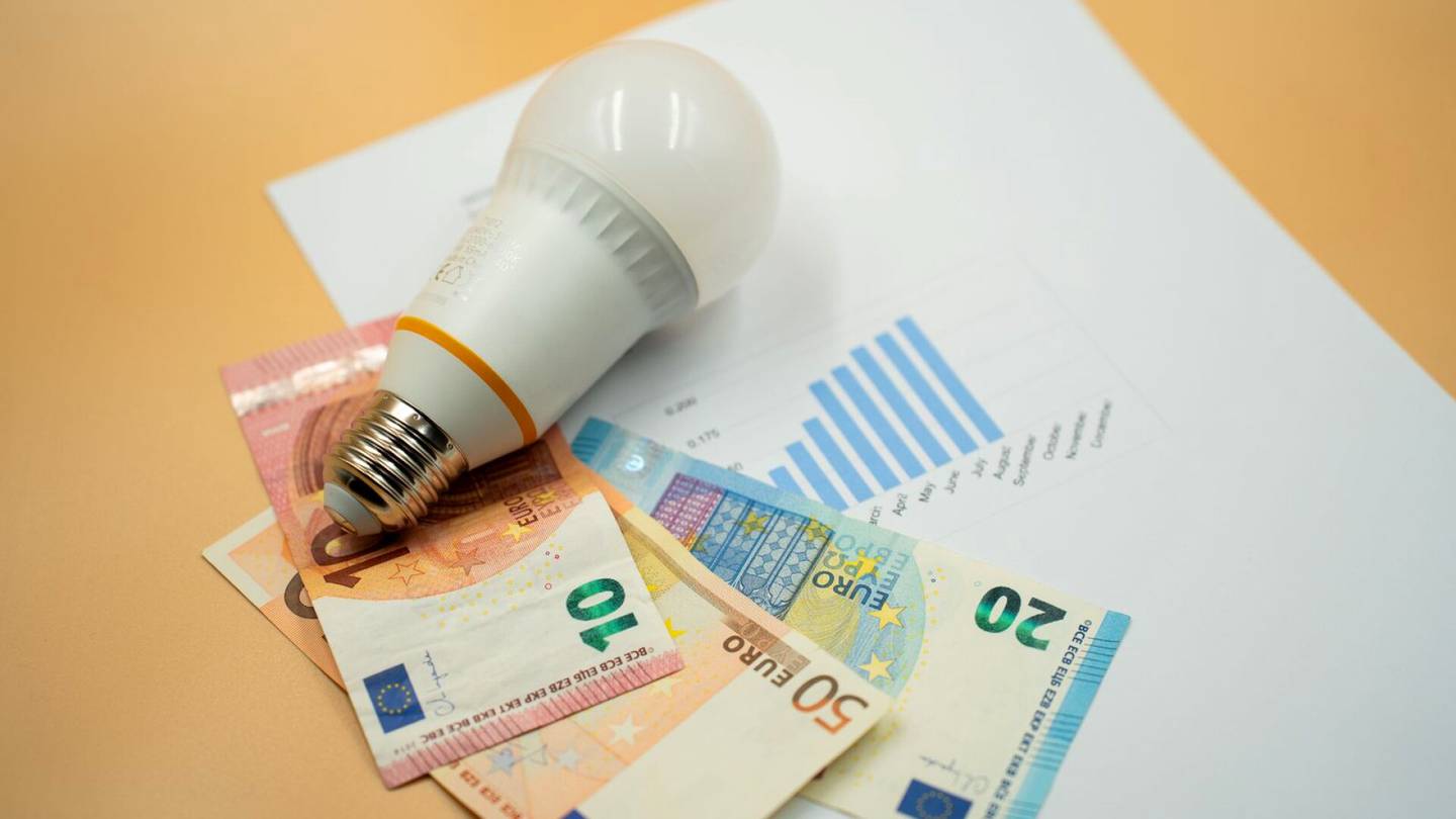Kreikka | EU: Kreikan suurin sähköyhtiö peukaloi hintoja