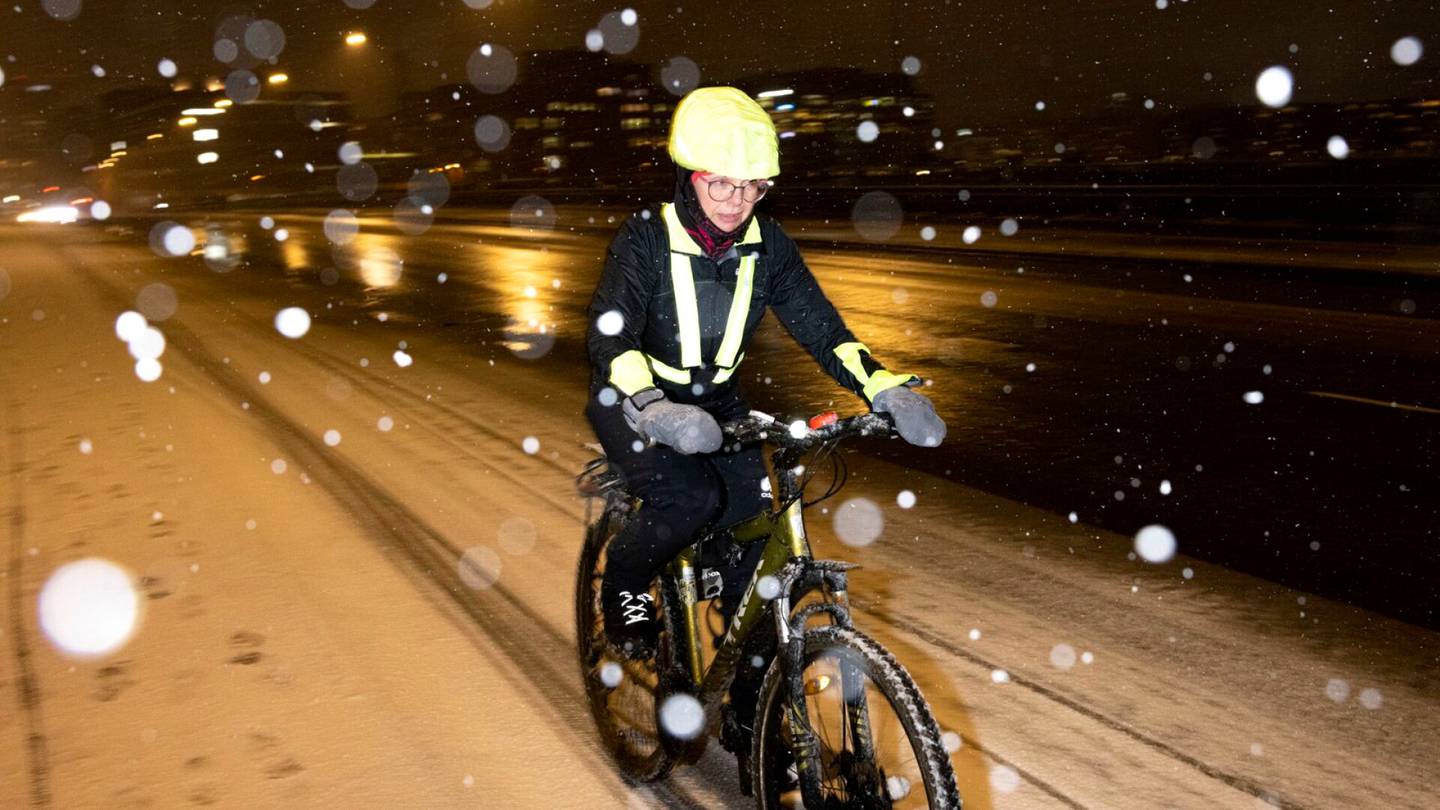 HS Helsinki | Kristiina Ahovuoren työmatkaa säestää autoilijoiden karjunta – Ne huudot innokas talvipyöräilijä kuittaa siteeraamalla lakia