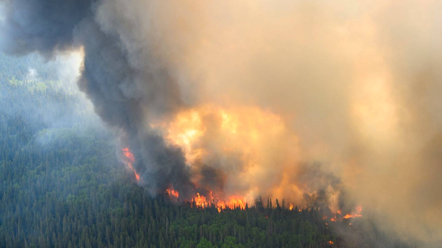 Kanadan maastopalot | Kanadan metsäpalo­savut ovat saavuttaneet Suomen, saattavat värjätä auringon­laskun punaiseksi