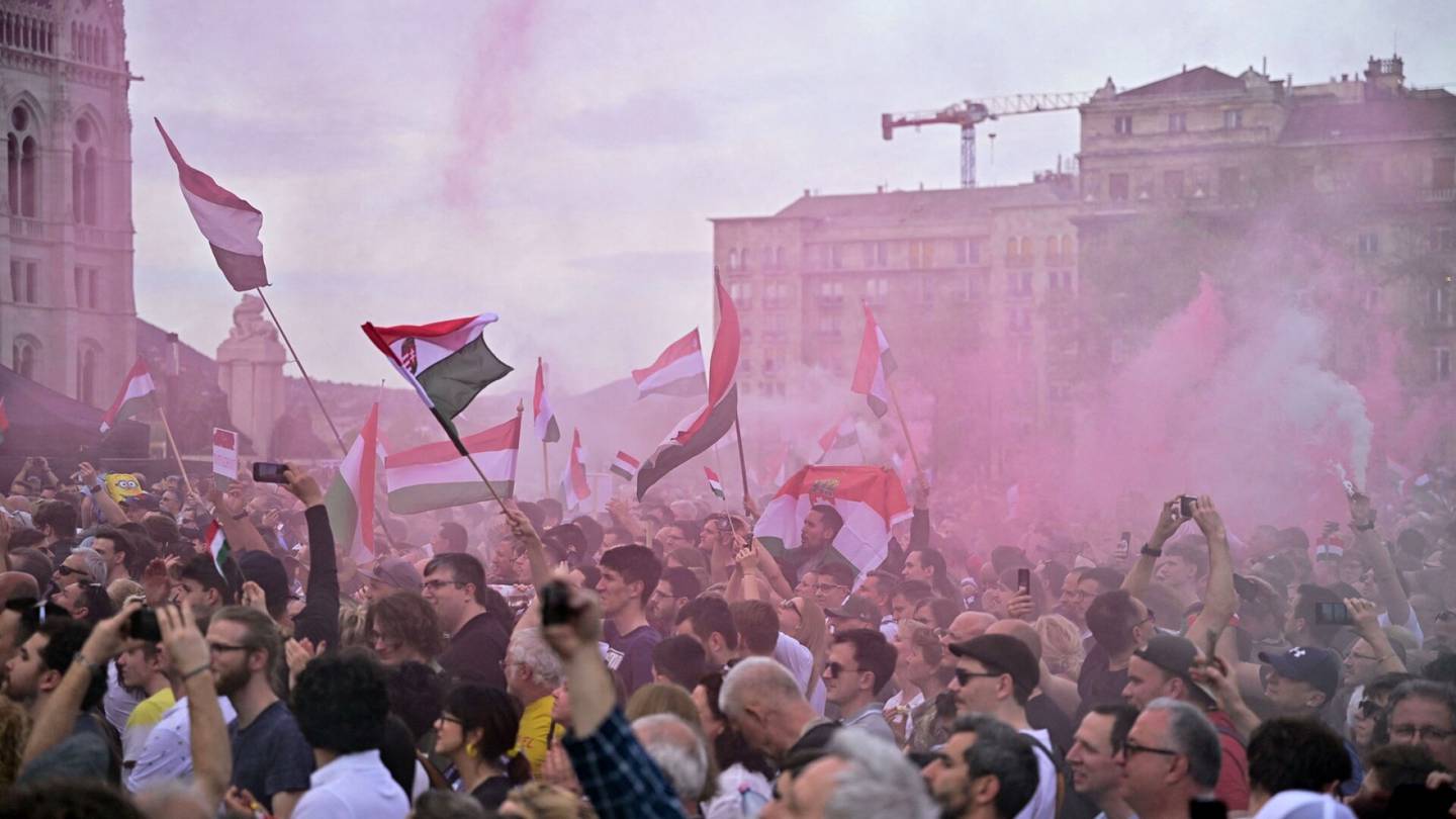 Unkari | Kymmenet tuhannet osoittivat mieltään Orbania vastaan Budapestissa
