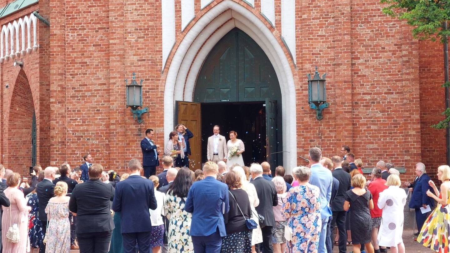 Vihkimiset | Ministeri Krista Kiuru ja Simo Rahikainen menivät naimisiin