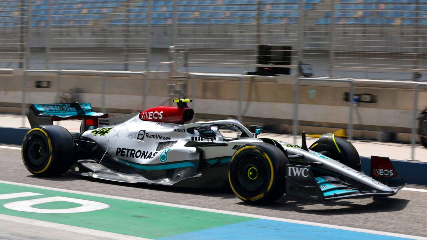 Formula 1 | Mercedes yllätti F1-testeissä erikoisella ratkaisullaan – ”Näyttää kuin suklaa­patukka olisi jätetty aurinkoon”