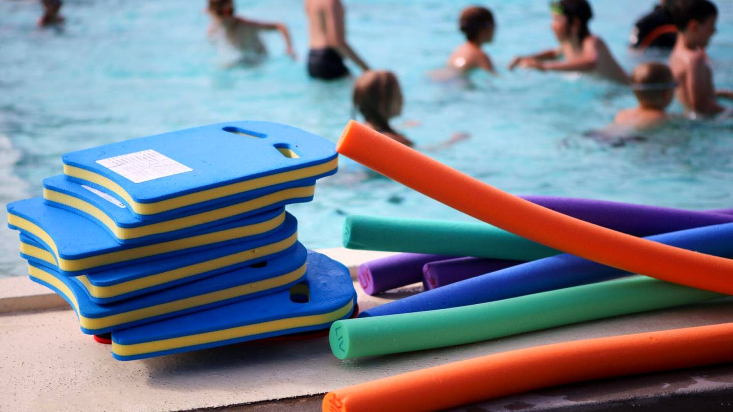 Lukijan mielipide | Nyt on oikea hetki ilmoittaa lapsi uimakouluun