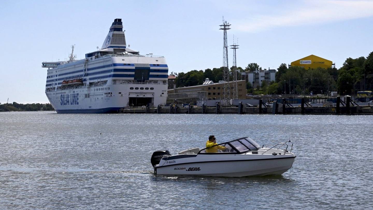 Vesiliikenne | Veneilykulttuuri Helsingissä herättää paheksuntaa ja vaara­tilanteita – Poliisin mukaan säännöt tiedetään 
