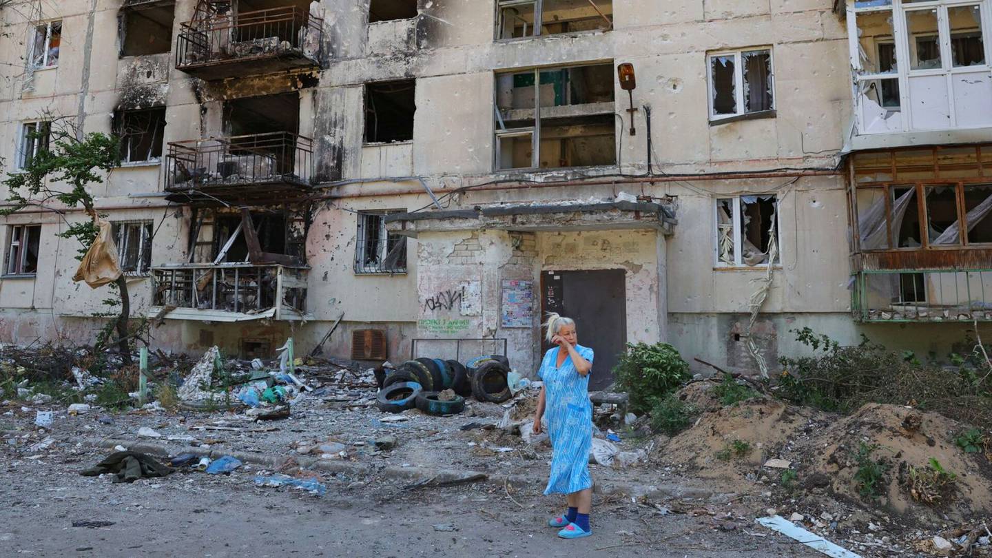 Venäjän hyökkäys | Venäjä julisti ”vapauttaneensa Luhanskin” – seuraavaksi paino­piste siirtyy Donetskiin, jonka valtauksesta asian­tuntijat odottavat pitkää ja raskasta