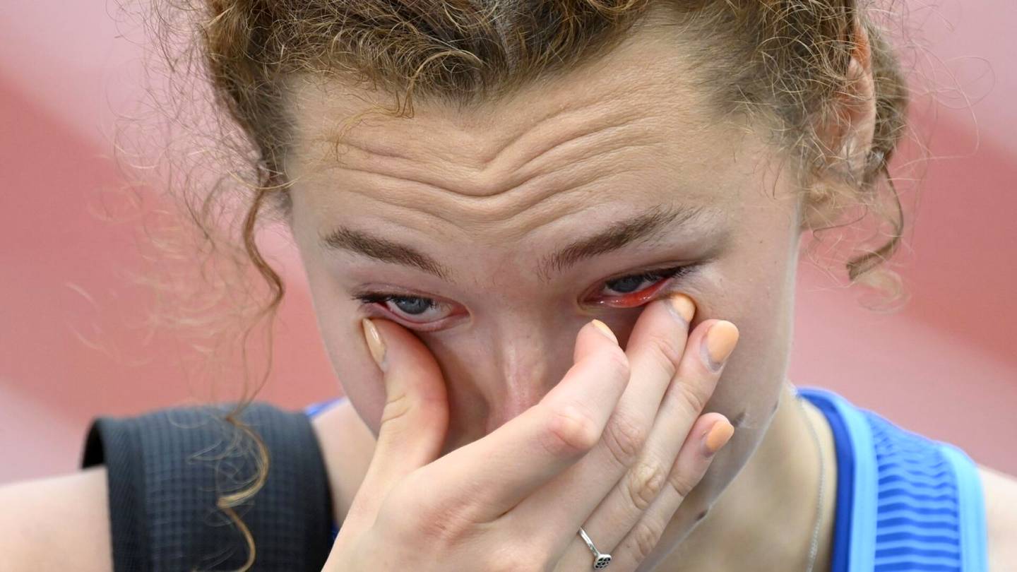 Yleisurheilun MM-kisat | Ella Junnila putosi finaalista ja herkistyi kyyneliin: ”Taas olen täällä teille itkemässä”