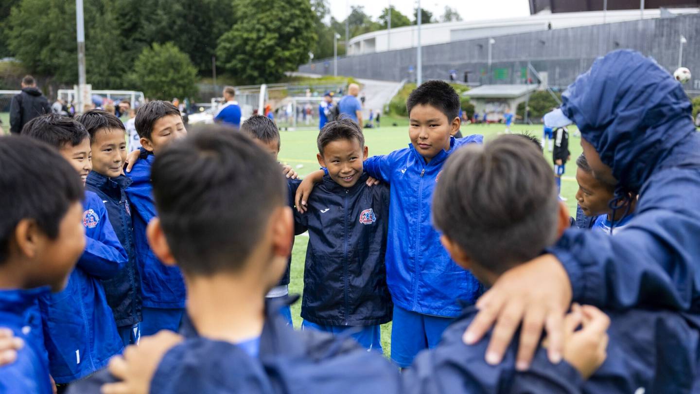 Jalkapallo | 10-vuotias Sodbileg Shijir matkusti tuhansien kilo­metrien matkan pelaamaan Suomeen – vaikuttui hotellin aamu­pala­tarjoiluista