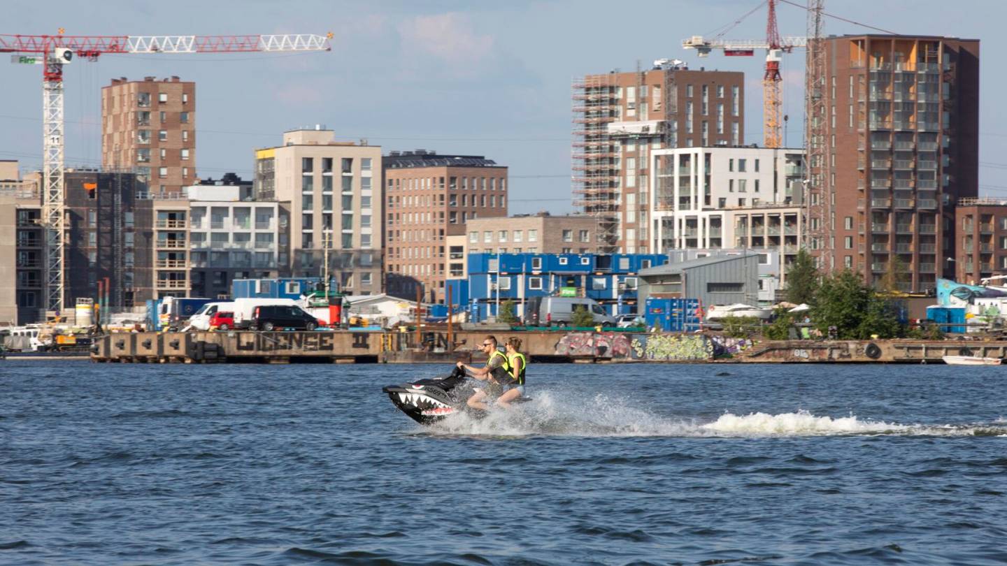 Rikokset | Vesiskootterikuski kaahasi järjetöntä ylinopeutta uimarannan edustalla Helsingissä – Poliisin mukaan rysän päältä narahtanut kuljettaja ei osoittanut katumusta
