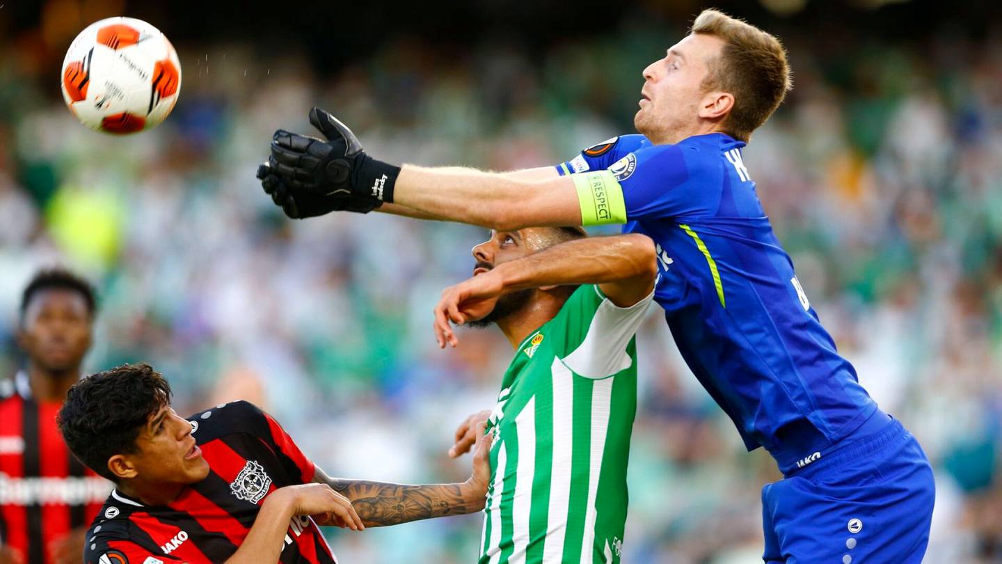Jalkapallo | Lukas Hradeckýn Bayer Leverkusen ylsi tasapeliin Espanjassa ja jatkaa Eurooppa-liigan lohkokärjessä