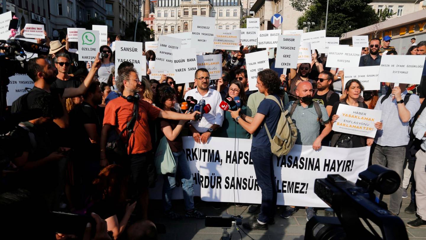 HS Turkissa | Sananvapaus uhkaa kiristyä Turkissa entisestään – ”Odotan tehoiskujen aaltoa”