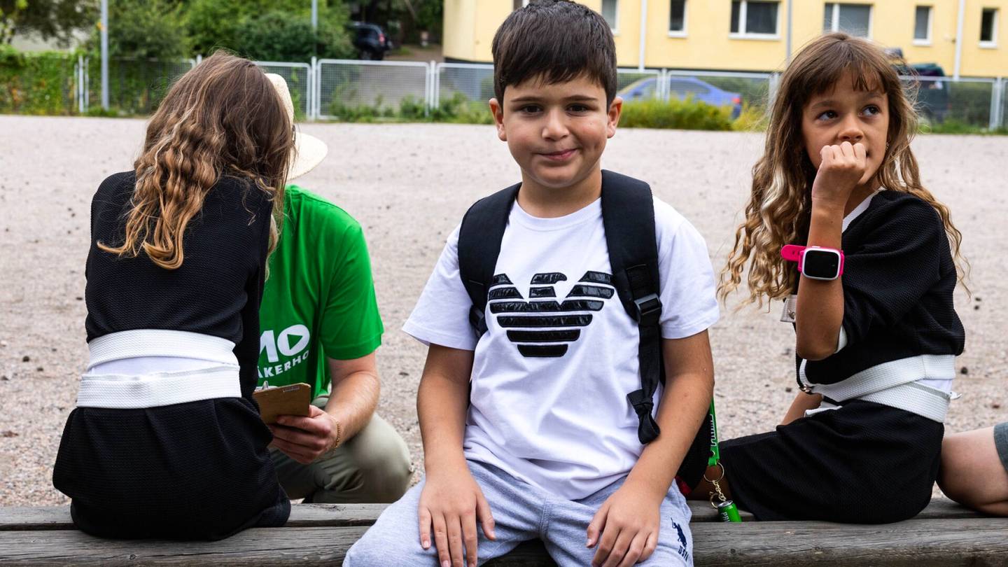 Koulu | Ekaluokkalainen Dani Ismael aloitti tänään koulu­tiensä – Jännitys jatkui päivän jälkeenkin