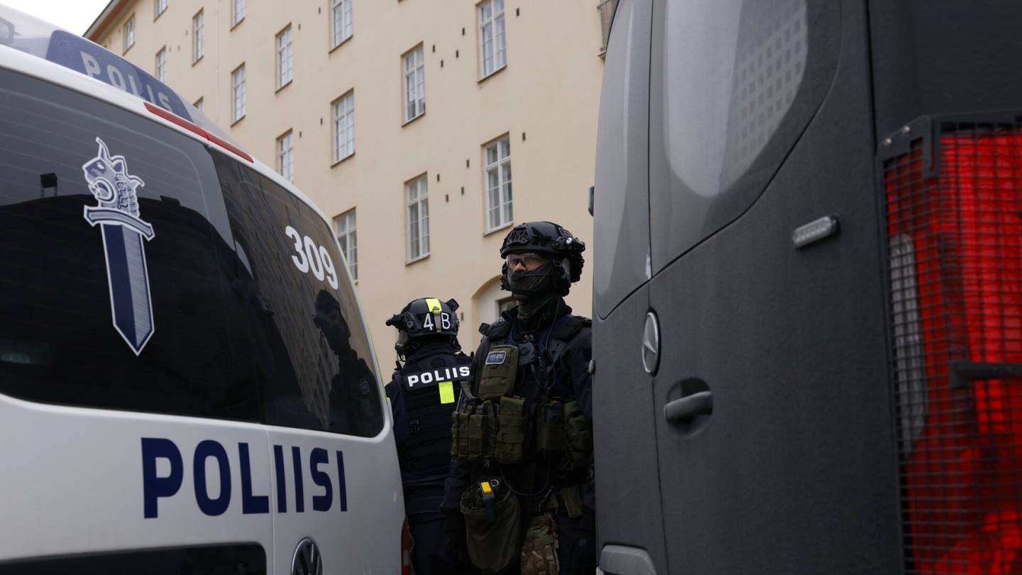 Jalkapallo | Poliisi epäilee HJK:n ja FC Lahden kannattajia räjähderikoksesta