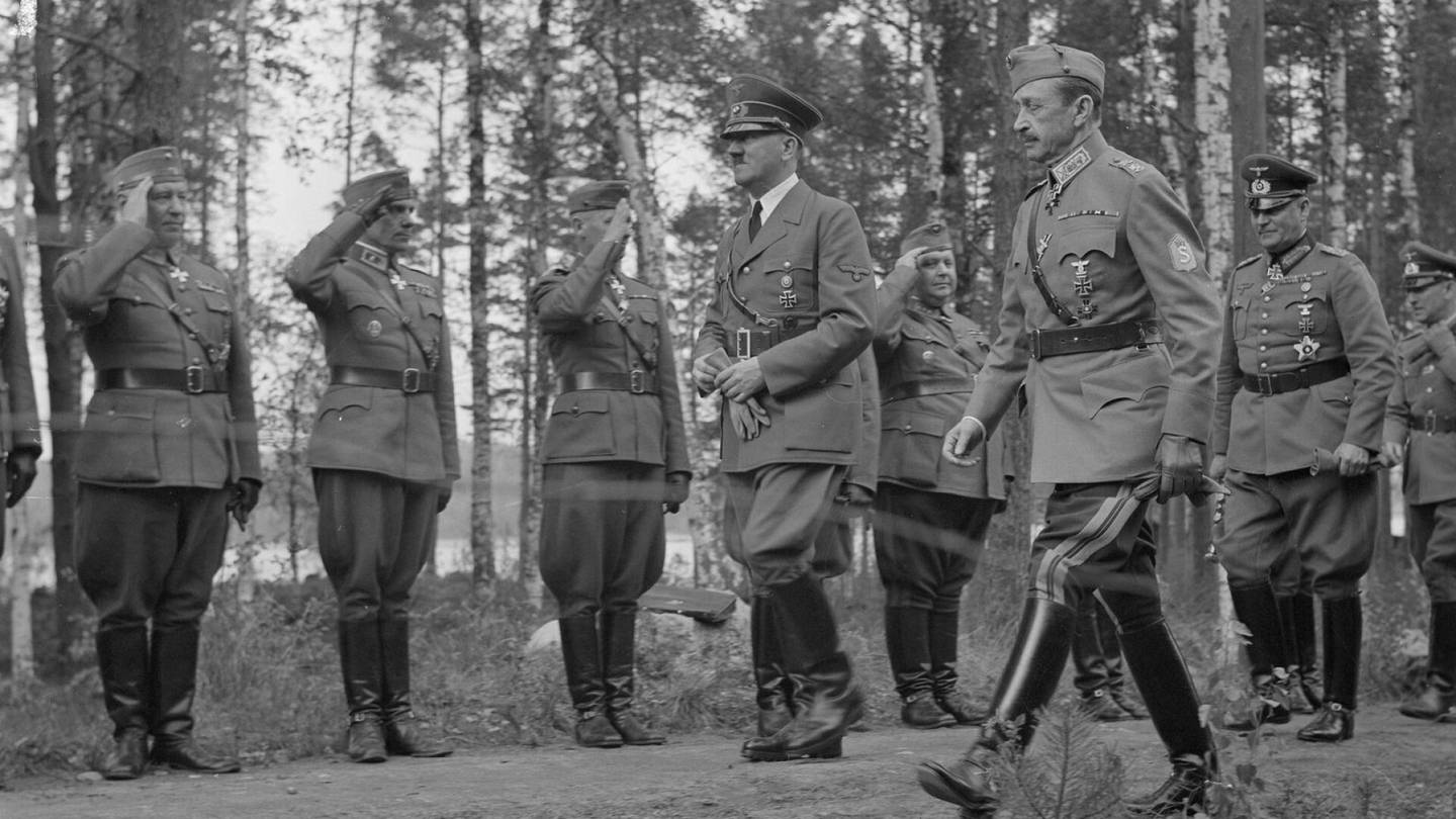 Kirja-arvio | Kokeneet sota­historioitsijat kertovat, kuinka Suomi taisteli ja selviytyi toisen maailman­sodan verisessä sota­pelissä