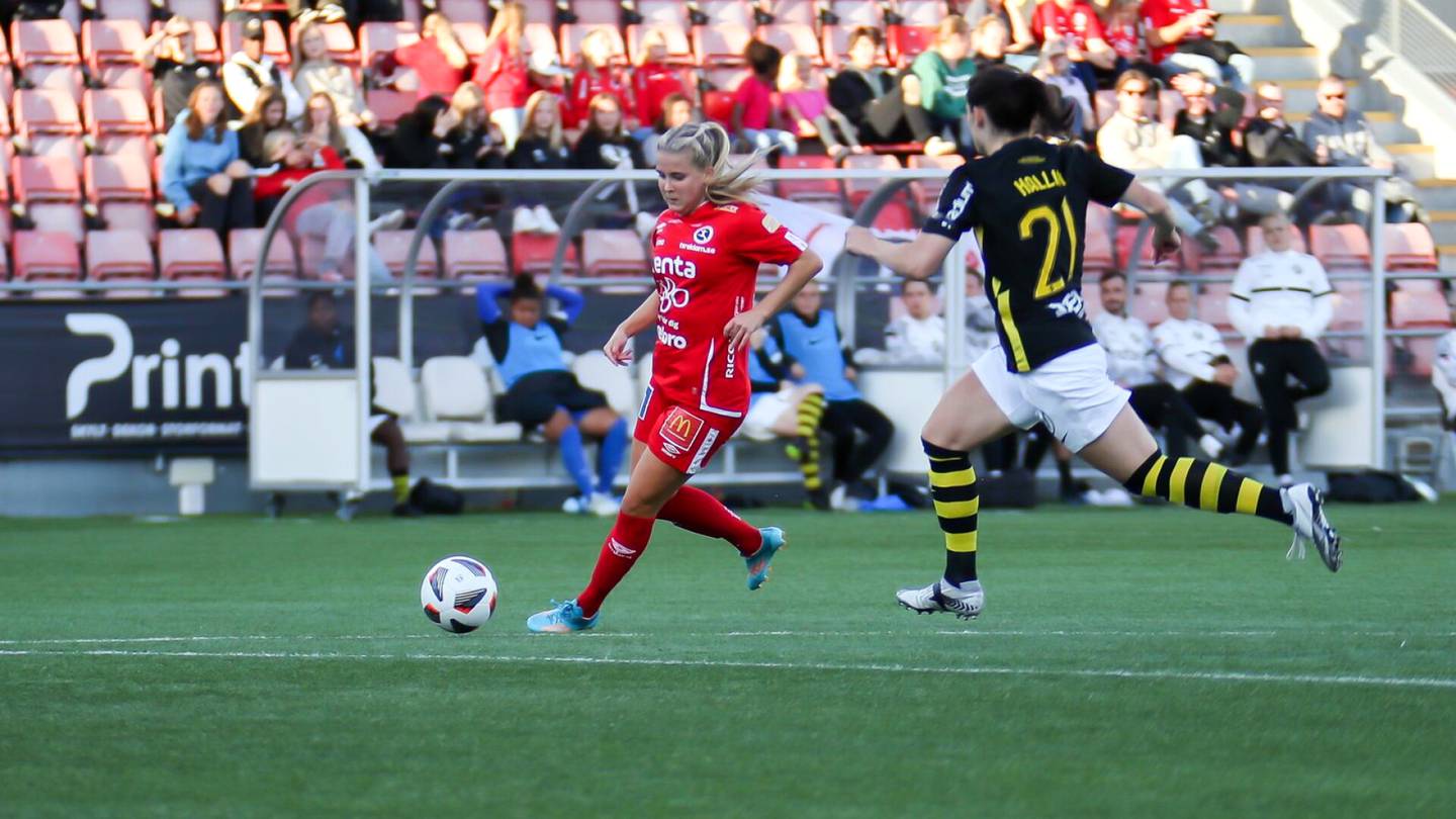 Jalkapallo | EM-kisat vaarassa: Helmarien Amanda Rantanen loukkaantui Ruotsin liigan ottelussa