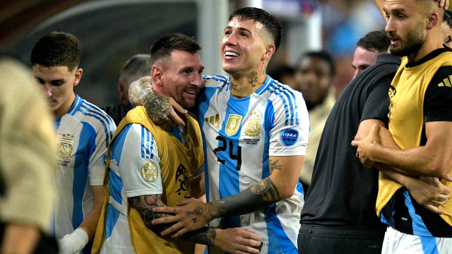 Jalkapallo | Video Argentiinan mestaruus­juhlista järkyttää – pelaajat hoilottavat rasistista laulua