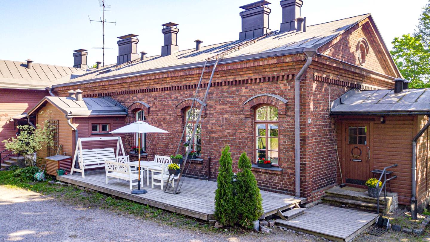 Asuminen | Helsingissä myydään asuntoa talosta, joka on historiallinen jäänne