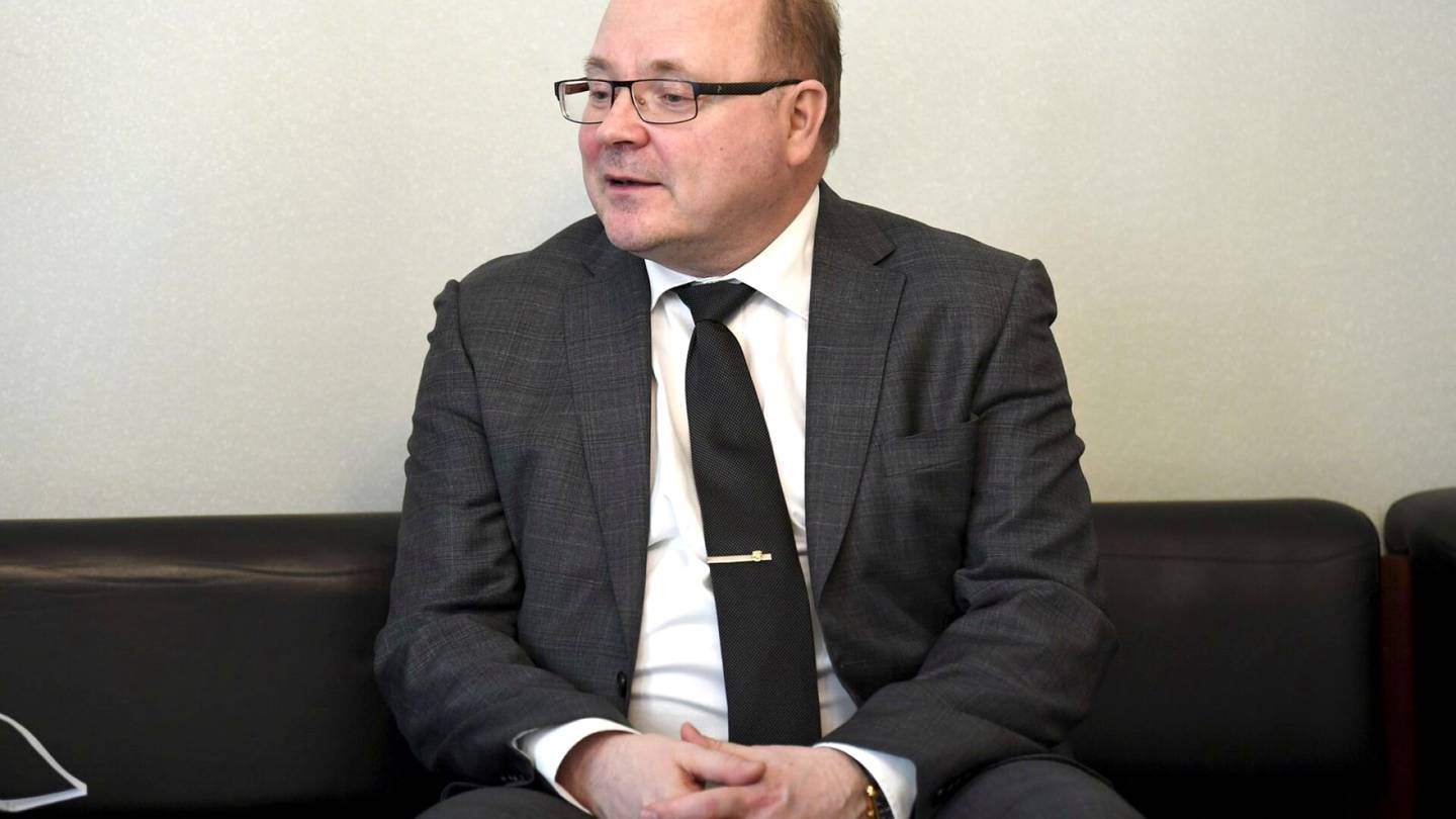 Suojelupoliisi | Sisäministeriö haluaa supolta lisää selvyyttä Matti Saarelaista koskeviin ratkaisuihin