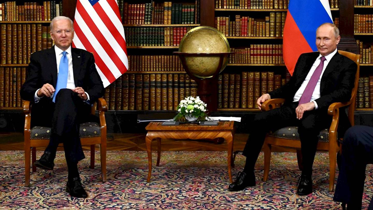 Suurvaltasuhteet | Biden ja Putin pitävät torstaina puhelin­kokouksen