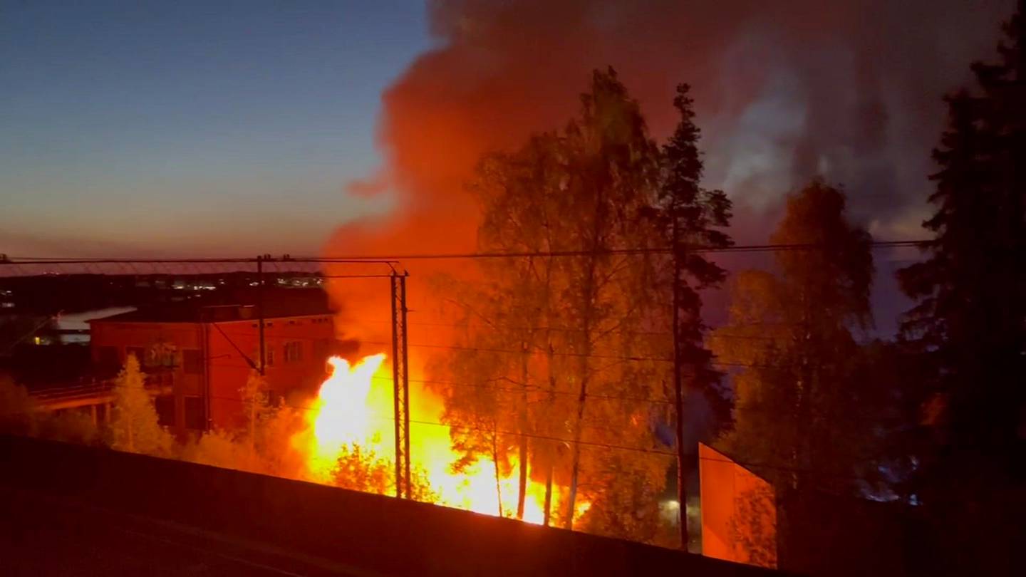 Tulipalot | Tampereella viime yönä kaksi tuli­paloa, epäillään tuho­töiksi