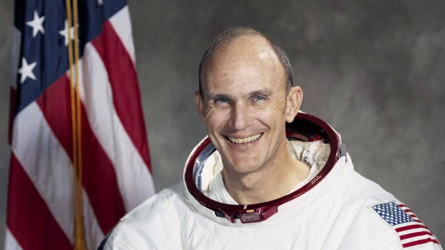 Kuolleet | Apollo 13:n pelastus­töissä mukana ollut astronautti Ken Mattingly on kuollut