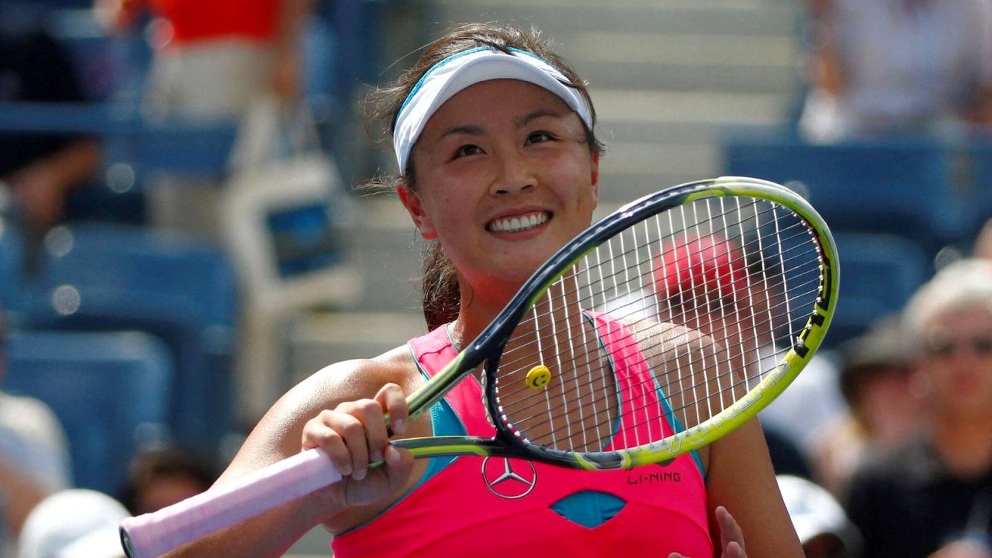 Tennis | Australian avointen järjestäjät taka­varikoivat katsojilta t-paidat, joissa ilmaistiin huoli kiinalais­pelaaja Peng Shuain kohtalosta