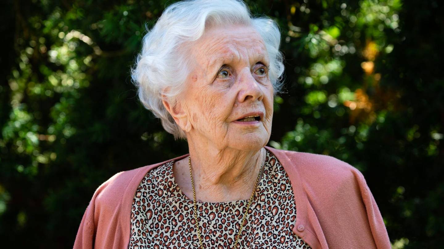 Kuolleet | Ranskalaiset korot -laulusta tunnettu Helena Siltala kuollut 91-vuotiaana