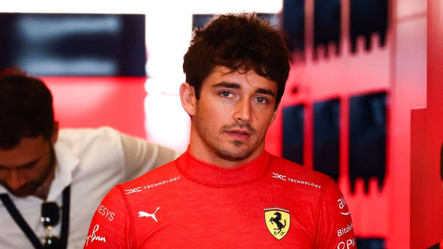 Formula 1 | Lehti: Charles Leclerc järkyttyi Lewis Hamiltonin kohusiirrosta