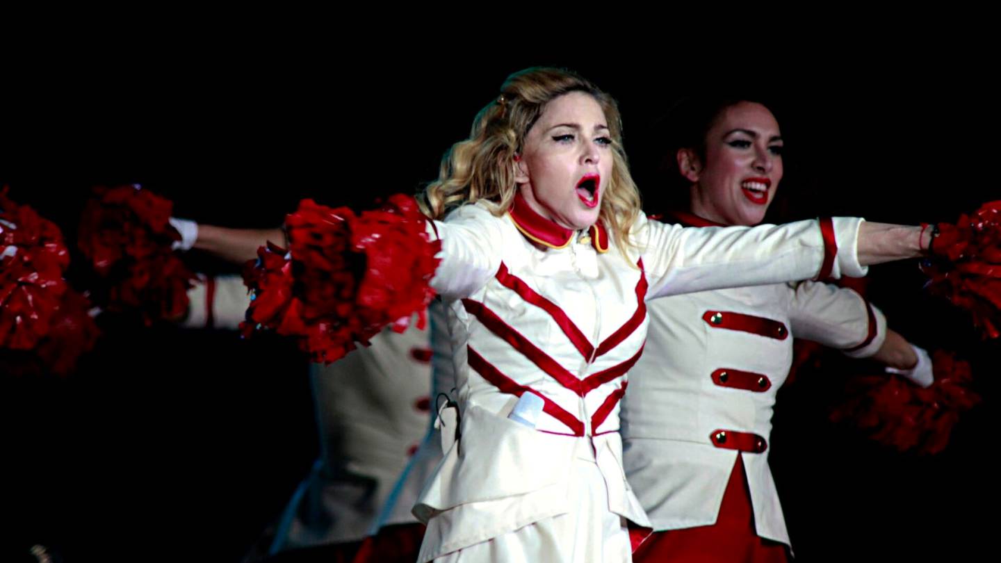 Musiikki | Madonna joutui sairaalaan teho­hoitoon, maailman­­kiertue siirtyy