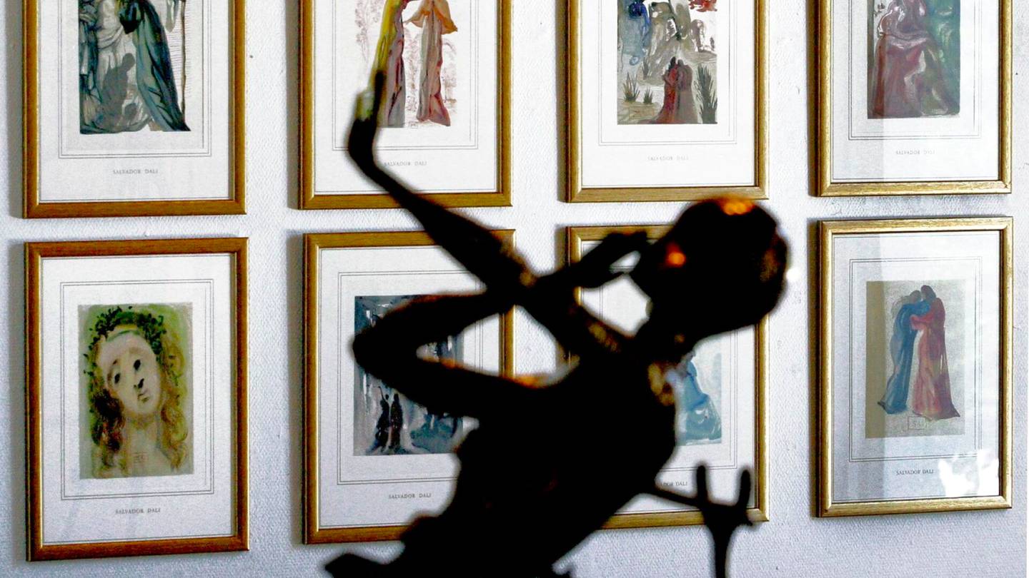 Rikosepäily | Taidekauppias myi kopioita Salvador Dalín teoksina, syyttäjä vaati useista taide­huijauksista neljän ja puolen vuoden vankeus­rangaistusta