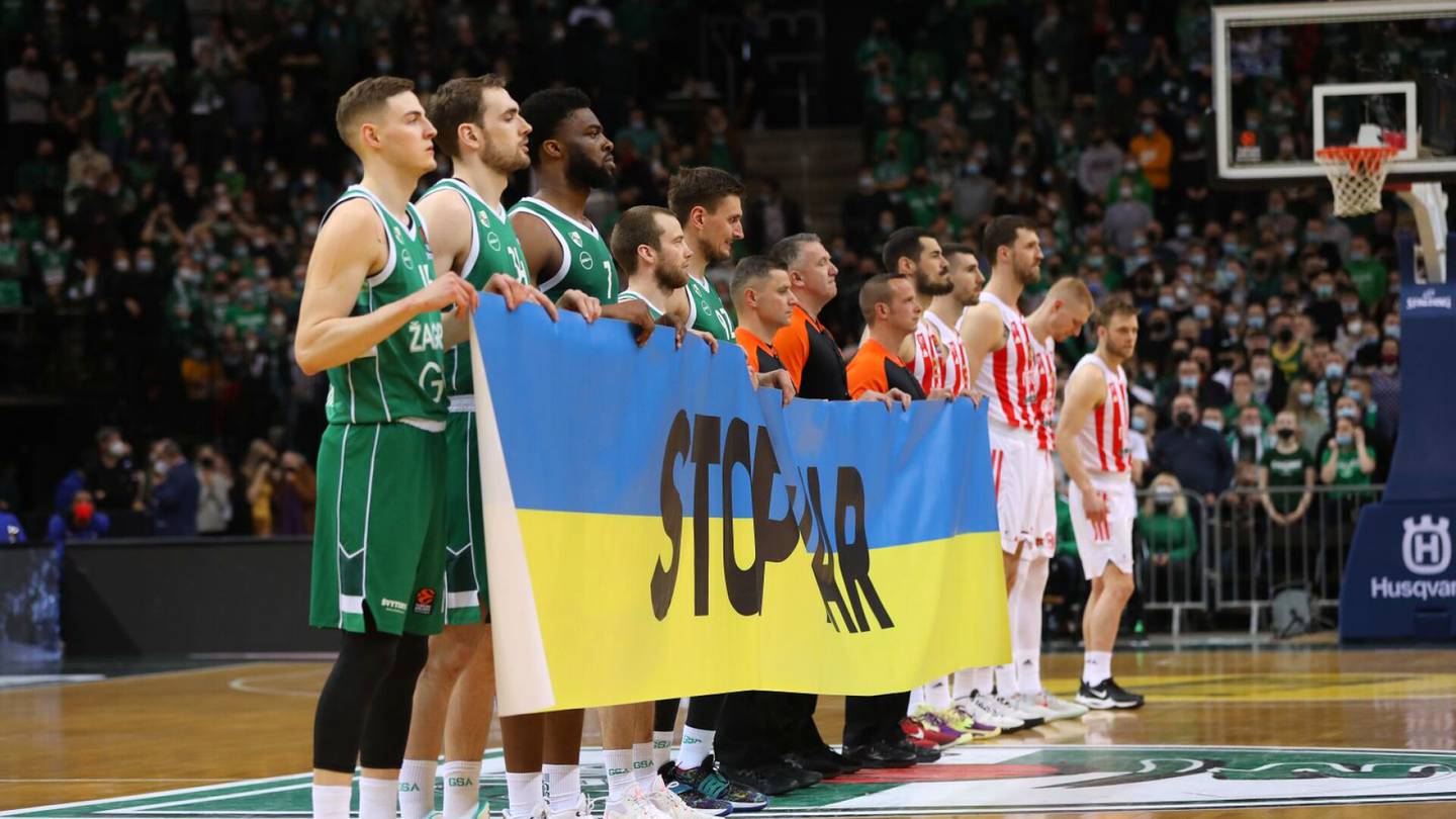 Koripallo | Serbialaiset koripallo­fanit osoittivat raivoisasti tukeaan Venäjälle