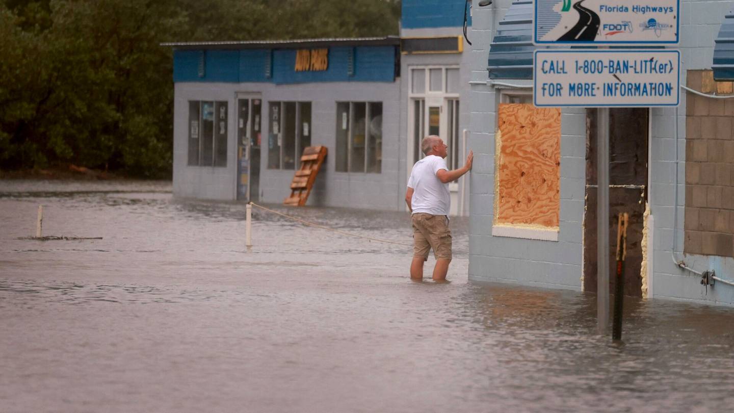 Yhdysvallat | Debby-hurrikaani on rantautunut Floridaan, sähköt poikki sadoilta tuhansilta ihmisiltä