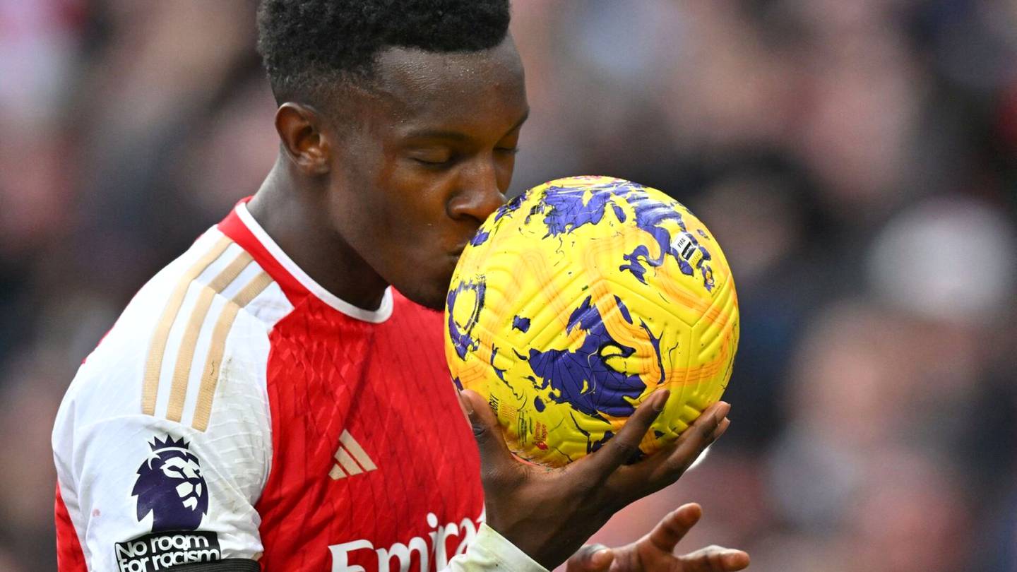 Jalkapallo | Arsenal höykytti sarjajumboa – Eddie Nketiahille hattutemppu