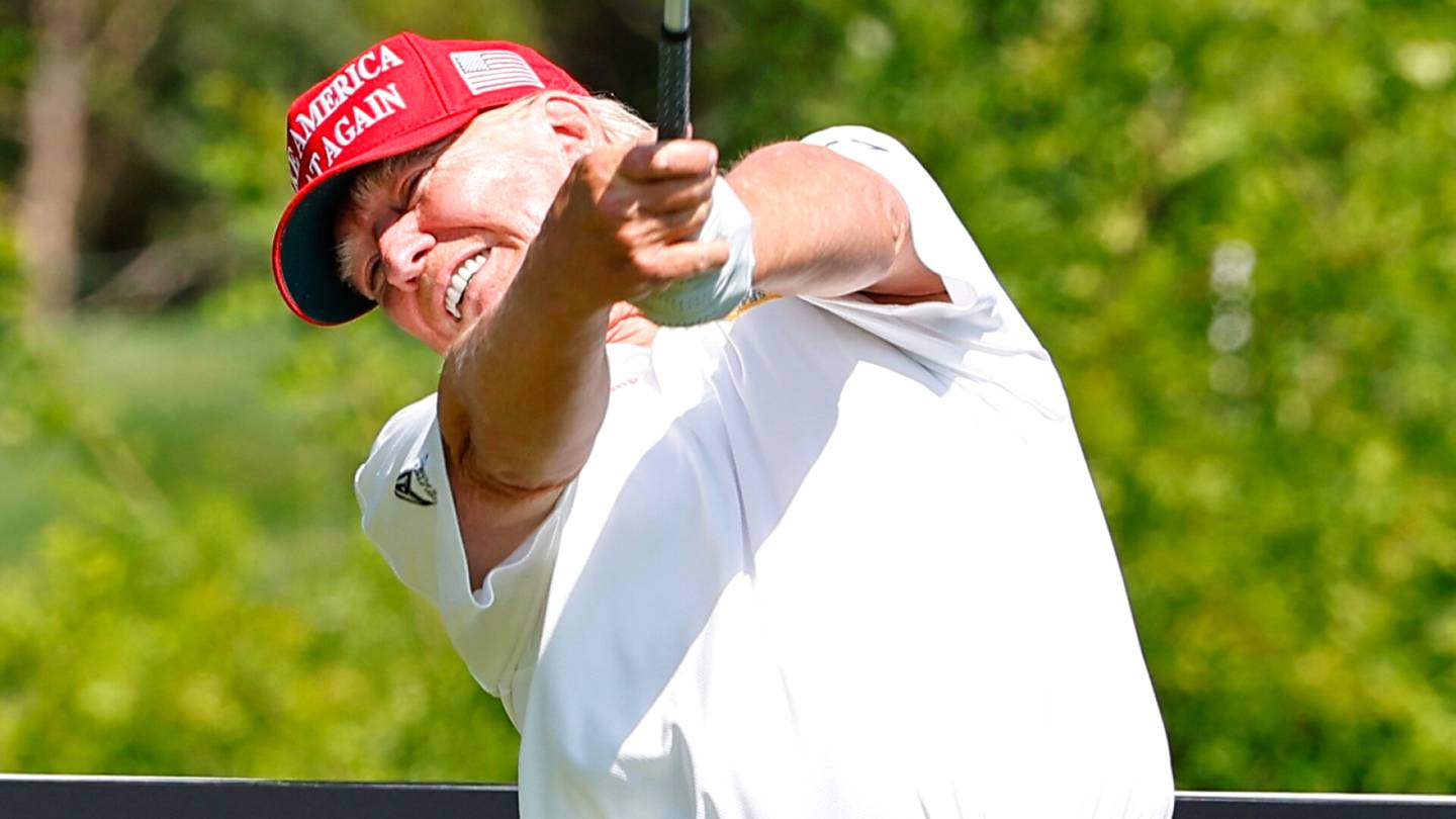 Golf | Donald Trump löi hehkutetun eaglen – asiantuntija kertoo, onko lyönti ylistyksen arvoinen