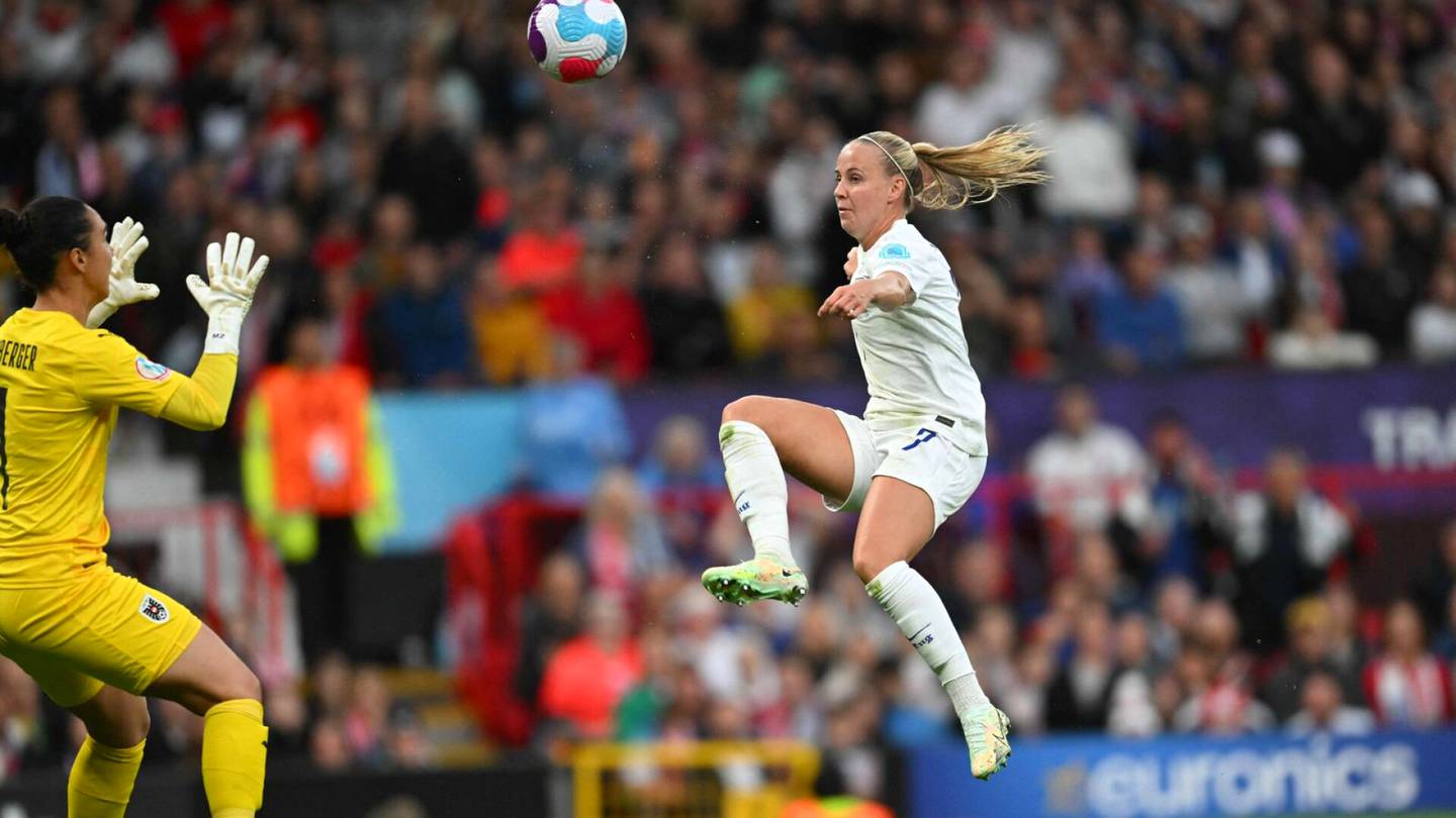 Jalkapallo | Beth Mead teki EM-turnauksen ensimmäisen maalin – Englanti johtaa avauspeliä tauolla