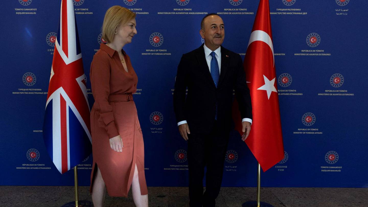 Nato | Turkin ulkoministeri Çavuşoğlu: Madridin kokous ei ole takaraja Suomen ja Ruotsin jäsenyyskysymyksessä