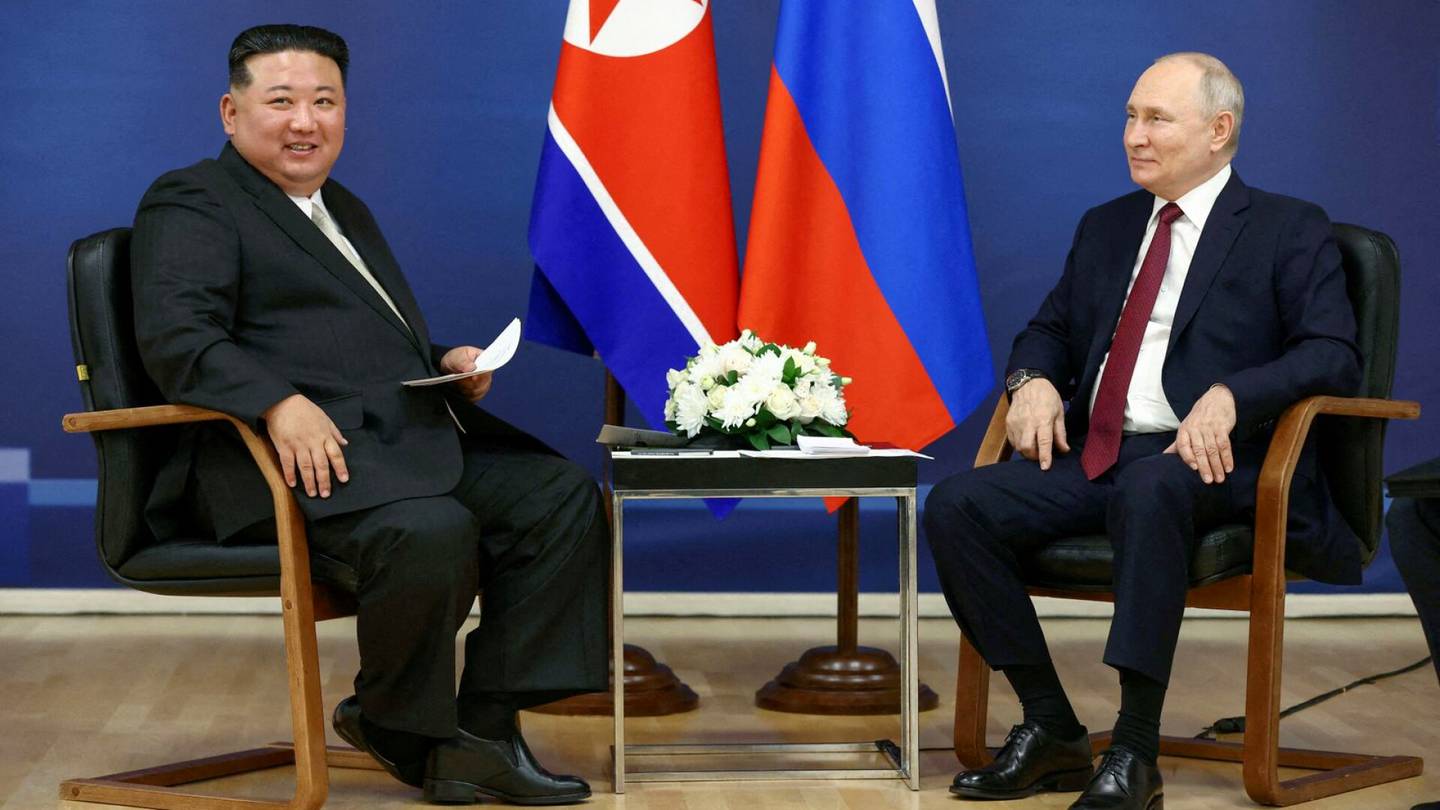 Kahdenväliset suhteet | Media: Putin antoi Kim Jong-unille auton