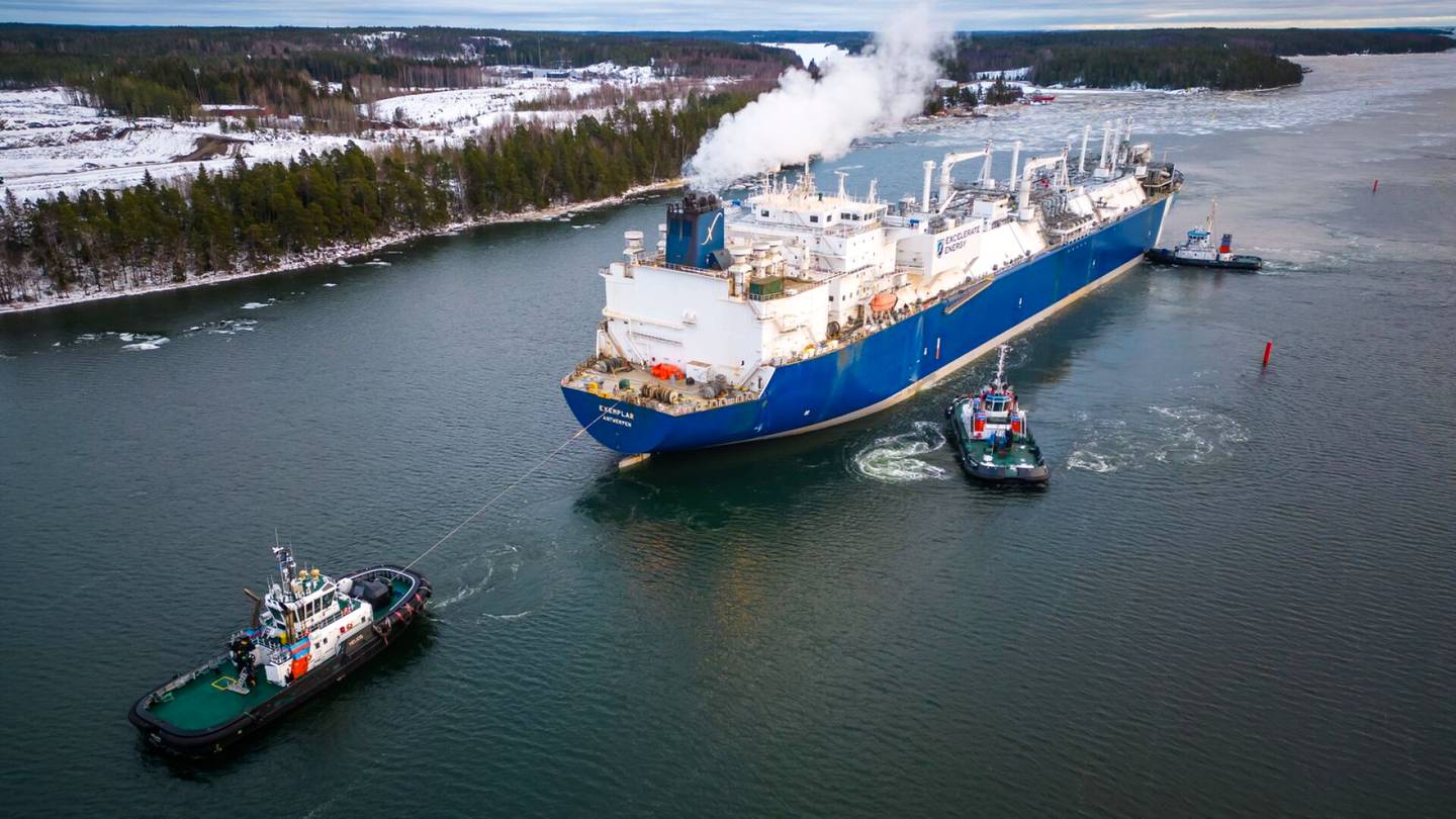 Energia | Lng-laiva Exemplarista syötettiin yöllä onnistuneesti kaasua Suomen kaasu­verkkoon