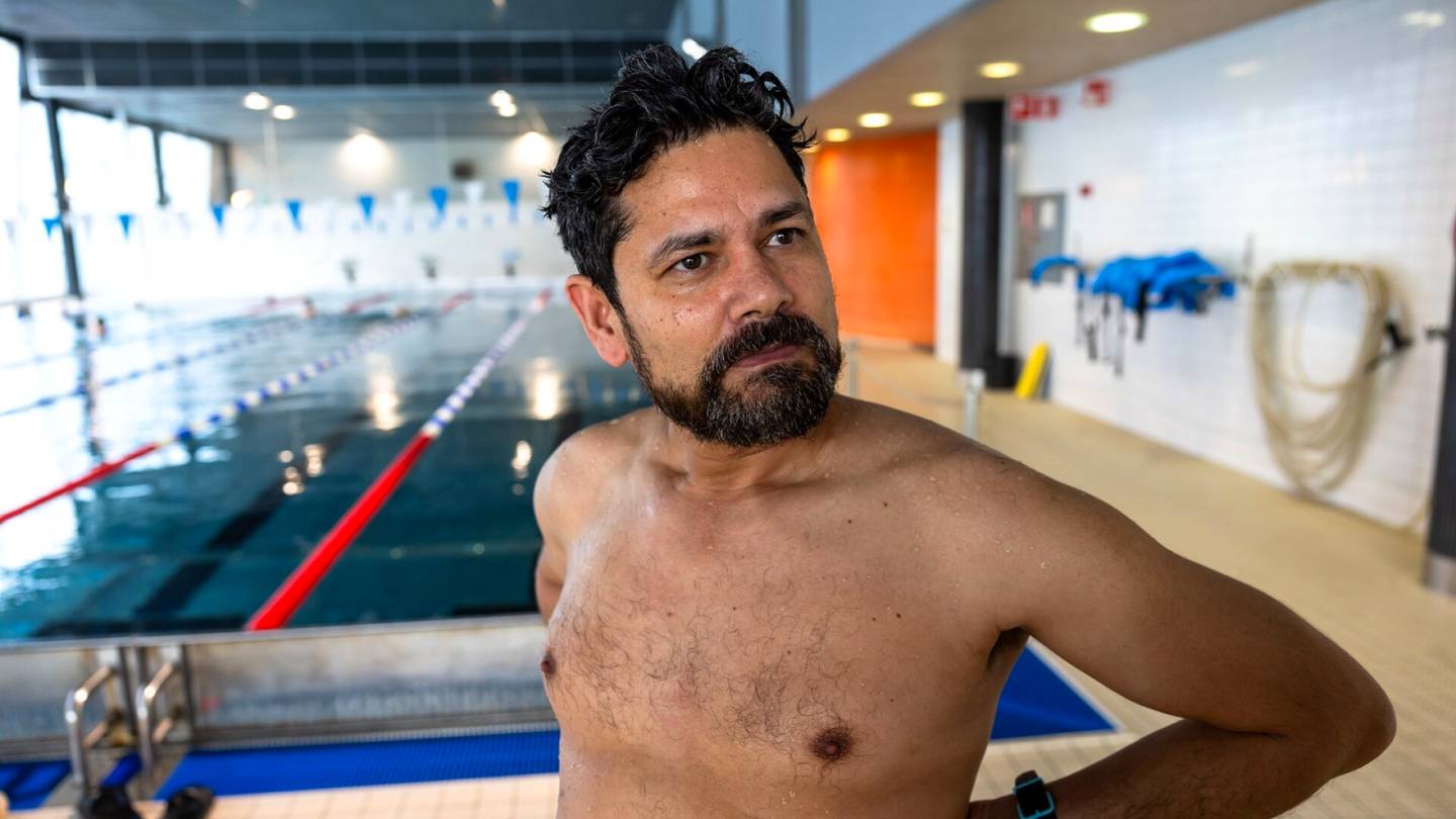 Saunakulttuuri | Näin maahan­muuttaja­taustaiset uima­halli­kävijät kommentoivat uima-asu päällä peseytymistä: ”Koko allas haisee”
