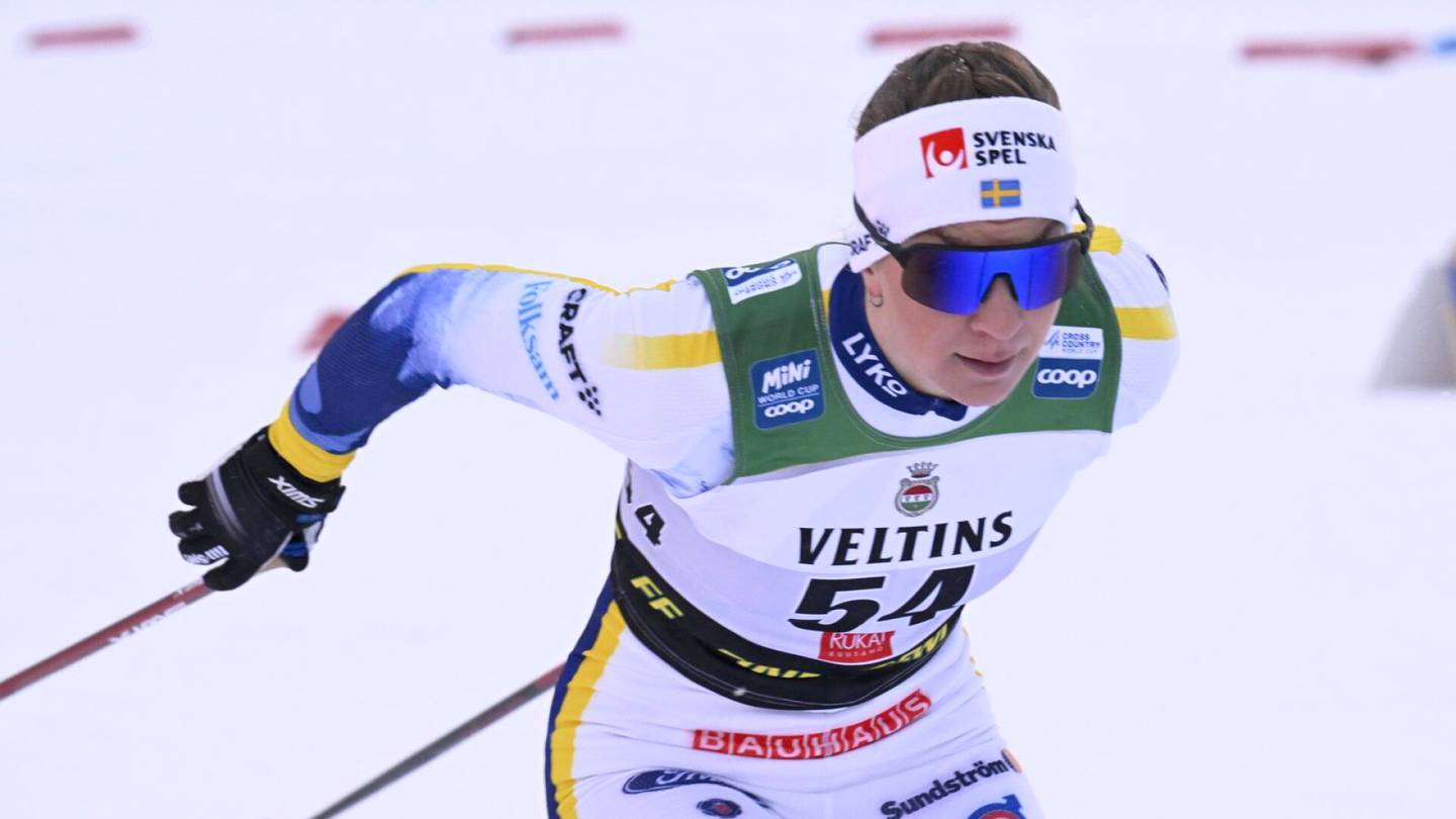 Hiihto | Ruotsin hiihtotähti puhkesi kyyneliin – suomalaishiihtäjä riensi lohduttamaan
