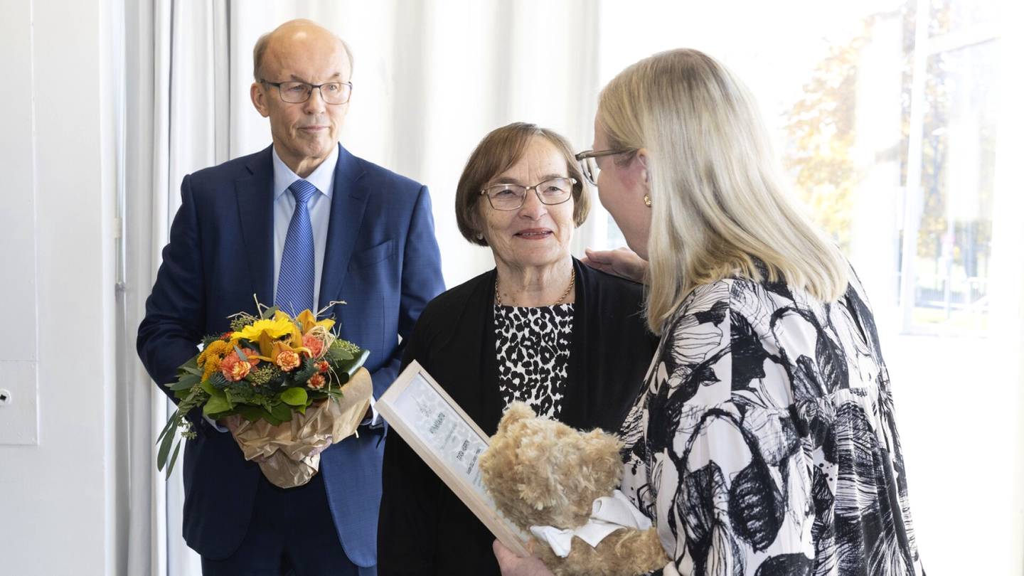 Yleisurheilu | Wilma Murron isoäiti palkittiin merkittävällä tunnustuksella – Tarja Murto, 81, ohjaa kuntojumppaa viikoittain