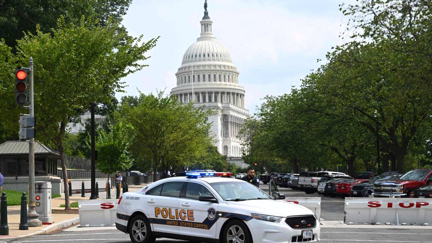 Yhdysvallat | Capitolin poliisi: Senaatista ei löytynyt ampujaa, saattoi olla väärä hälytys