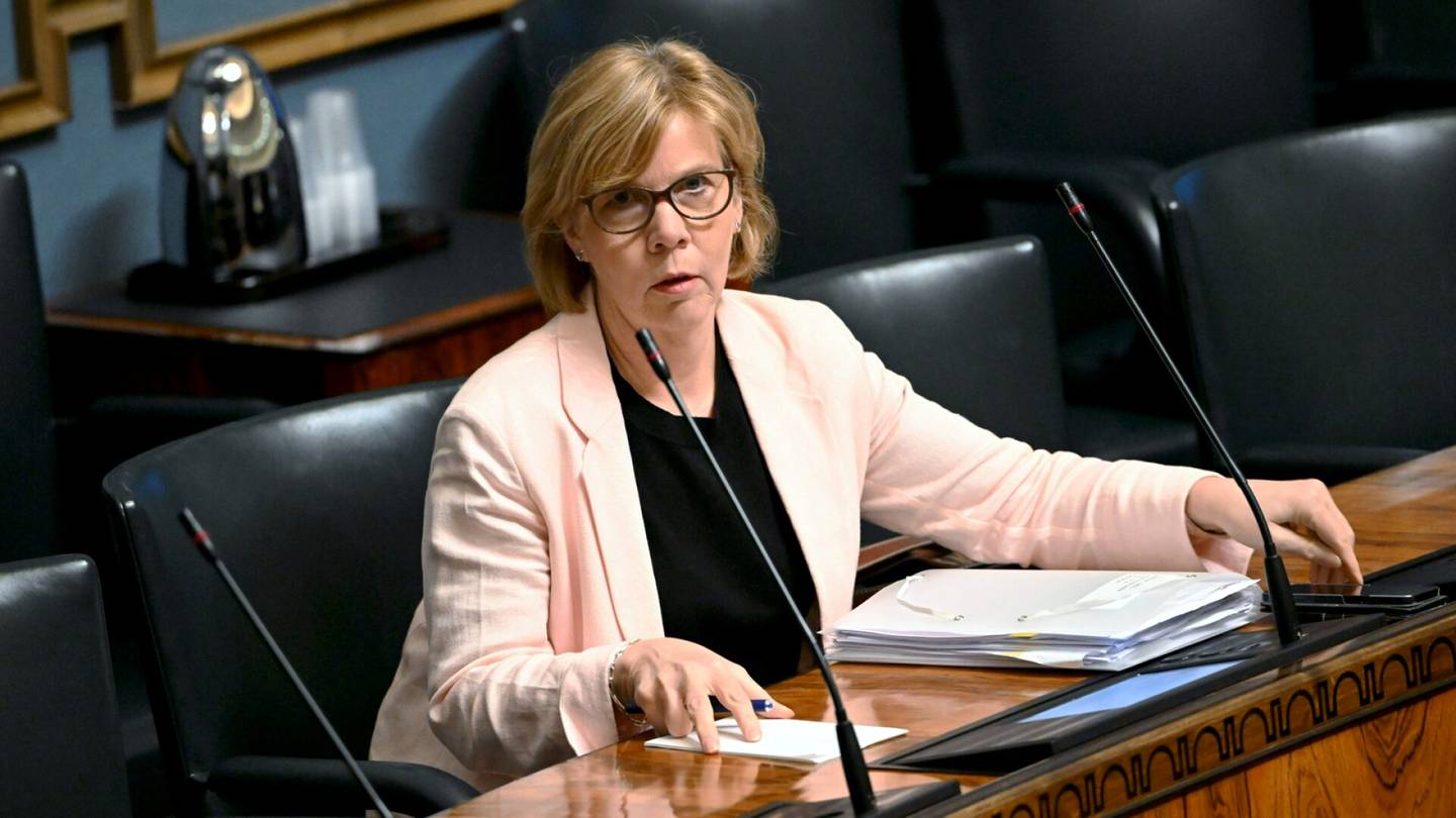 Hallituksen päätökset | Opetus­ministeri Henriksson haluaa toisen asteen oppi­materiaalien pysyvän maksuttomina