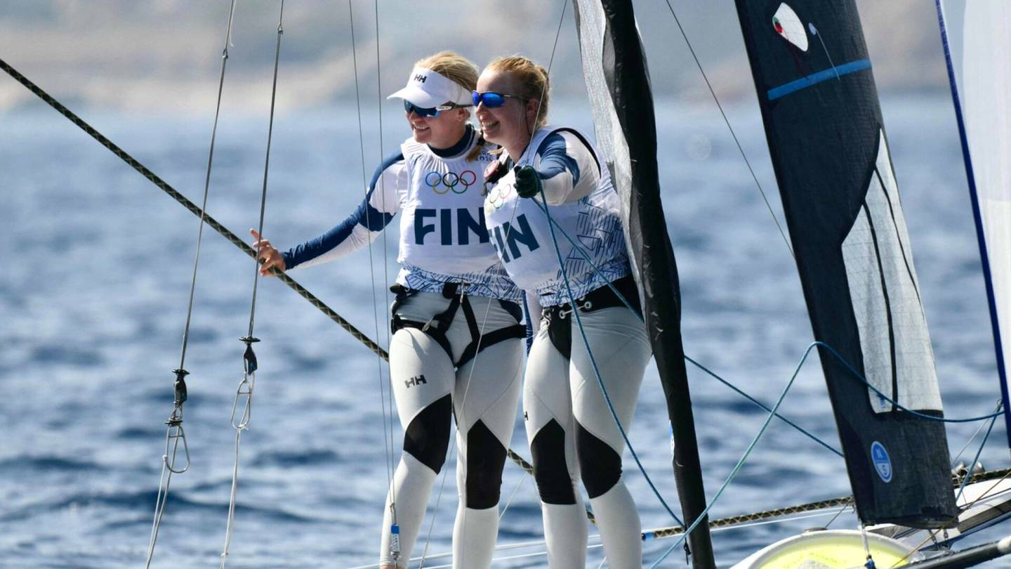 Olympialaiset | Grönblom ja Hokka purjehtivat lähtövoiton hurjissa olo­suhteissa: ”En olisi uskonut!”